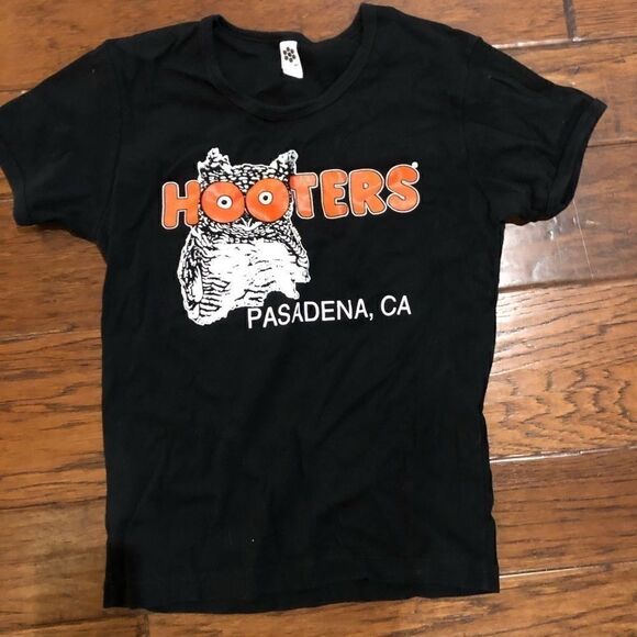 NWOT Hooters short sleeve tee - Picture 1 of 4